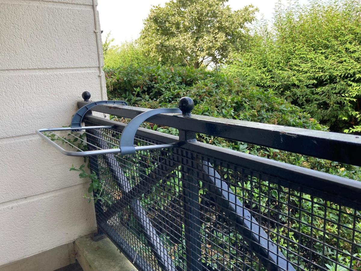 Comfortable Room With Private Balcony And Shared House Londra Esterno foto