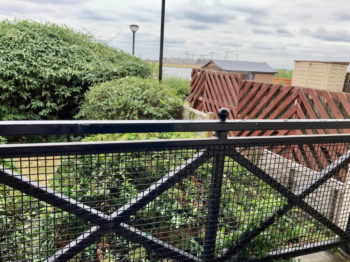 Comfortable Room With Private Balcony And Shared House Londra Esterno foto