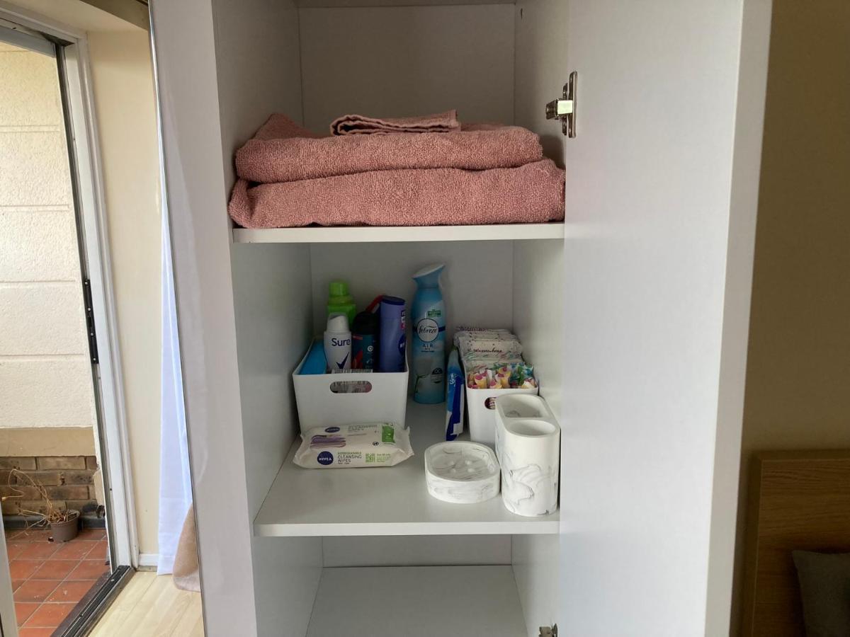 Comfortable Room With Private Balcony And Shared House Londra Esterno foto